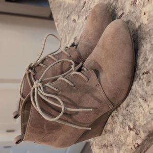 New Directions Oxford Wedge Faux Suede 9 1/2